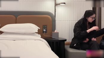 极品探花约啪 约了个戴眼镜的学生妹